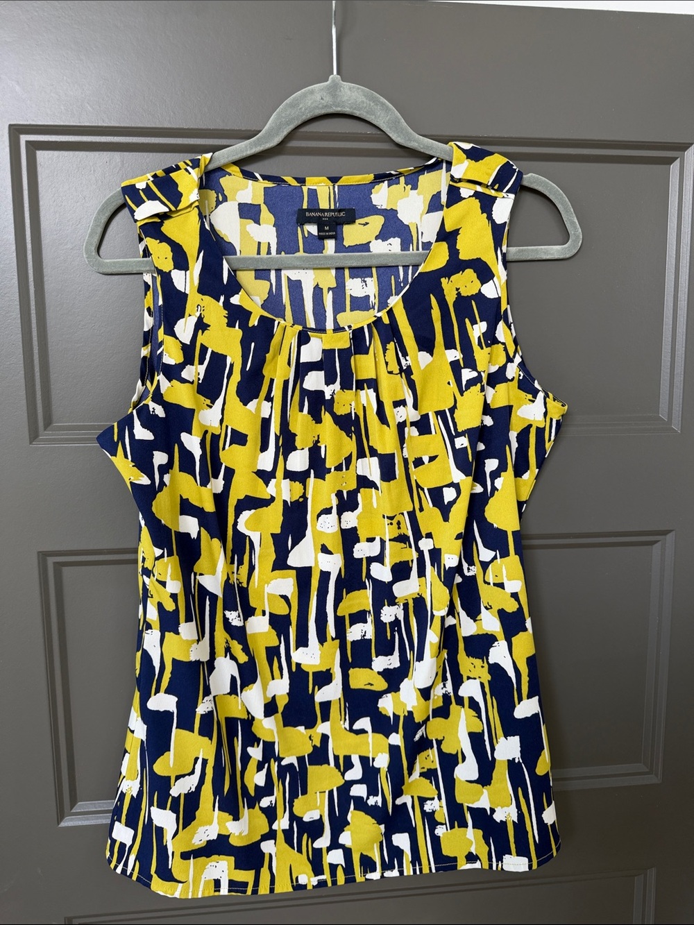 Banana Republic Sleeveless Abstract Print Shell in Yellow, Navy & White